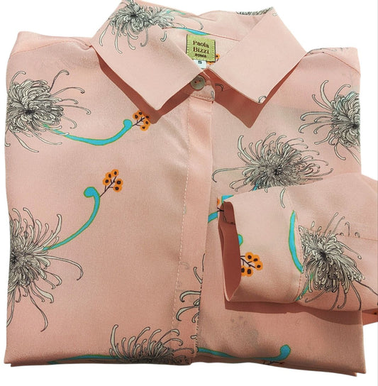 Camicia Claire in seta fantasia crisantemi su fondo rosa salmone